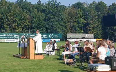 Messe am Fußballplatz 
