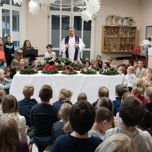 Adventkranzweihe in Schule 