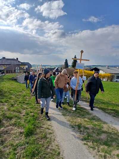 Kreuzweg der Firmlinge