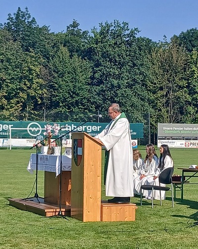 Messe am Fußballplatz 