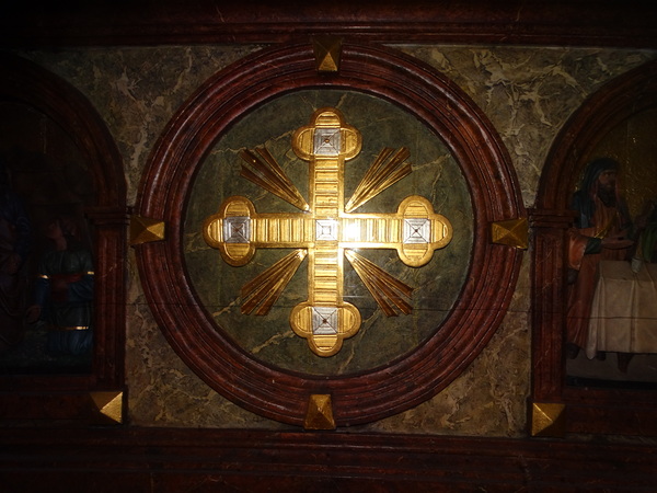 goldenes Kreuz                              